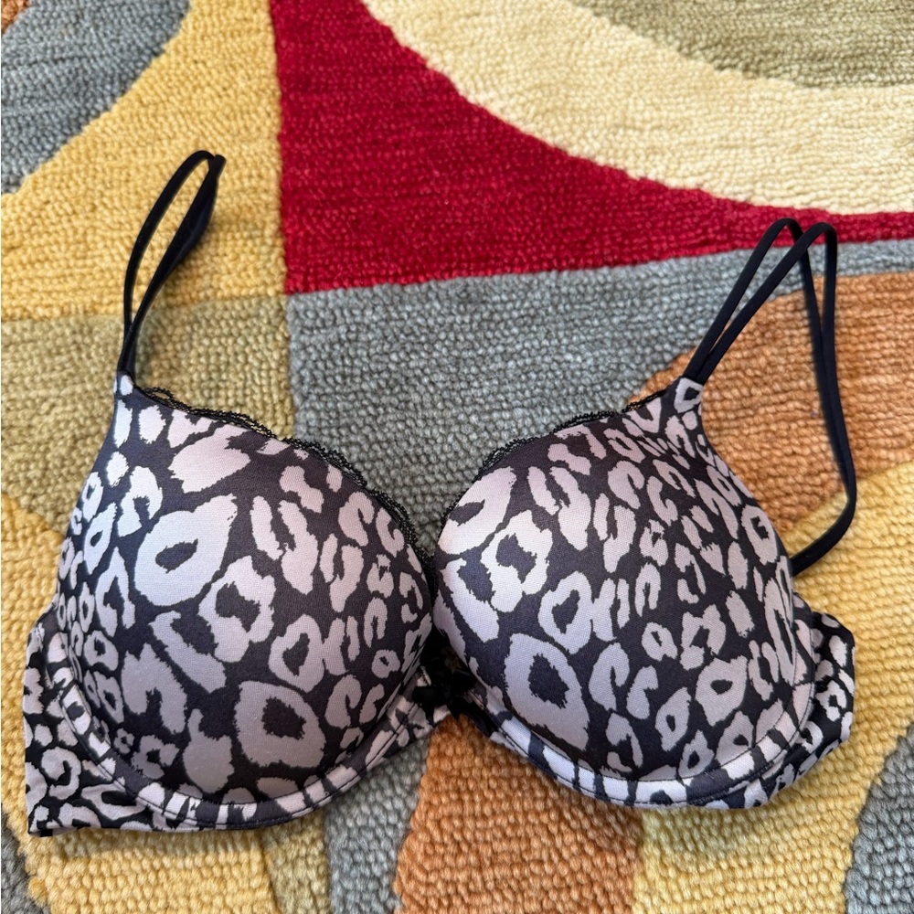 Victoria’s Secret Very Sexy Push Up Bra Animal Print Leopard Lace Edge Bow 34B